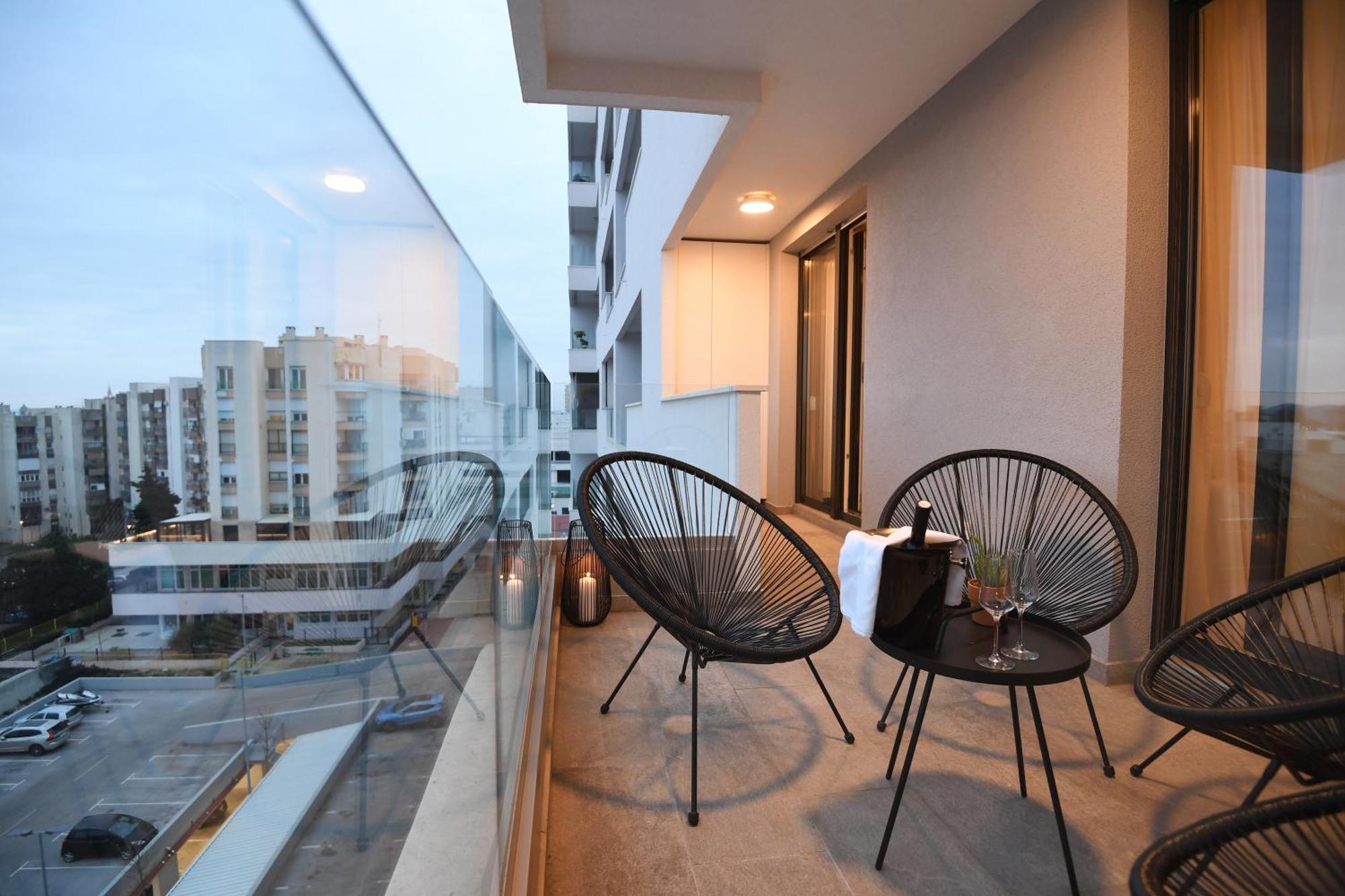 Apartment K&p - Luxurious Retreat - Brand New !! *