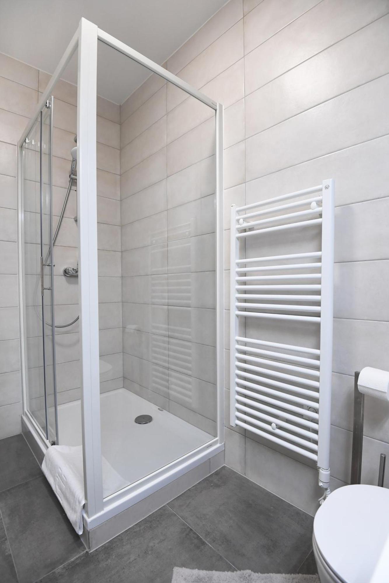 Apartment K&p - Luxurious Retreat - Brand New !! *