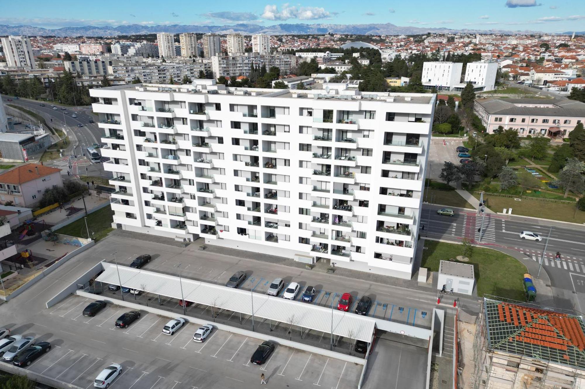 K&p - Luxurious Retreat - Brand New !! Apartment